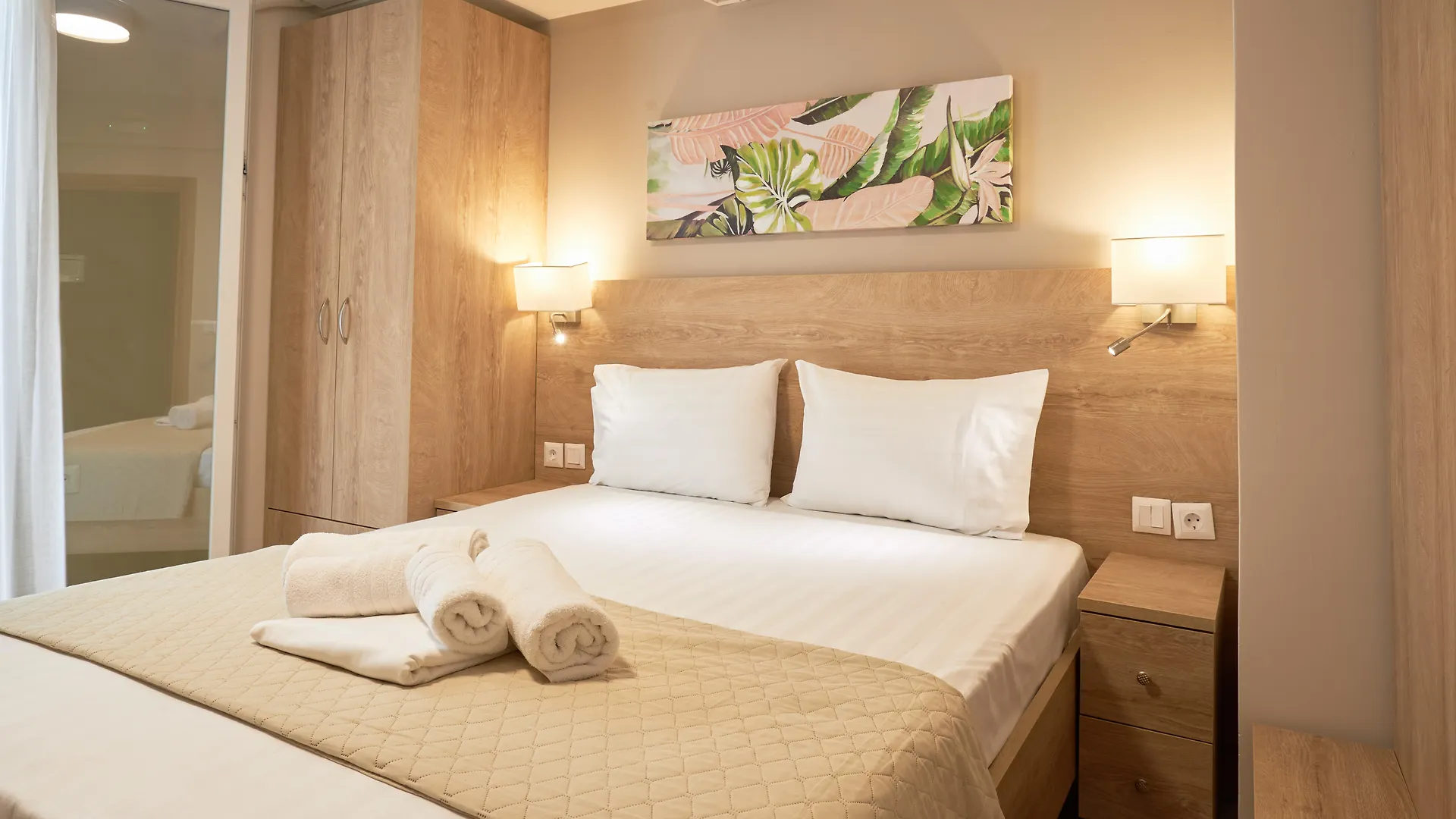 Nikiti Comfort 3*, 니키티 그리스