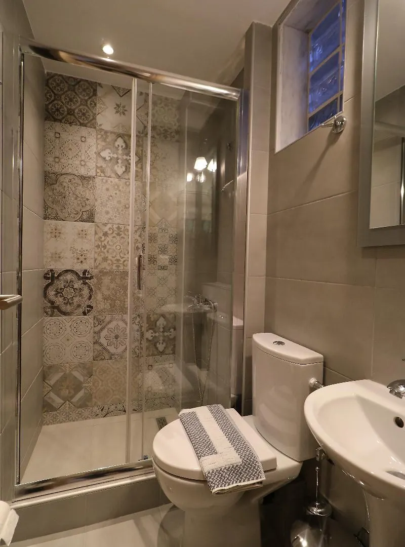 Nikiti Comfort 3*, 니키티